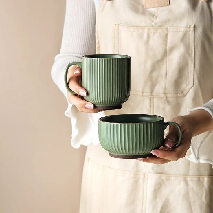 Zestaw filiżanek ceramicznych ręcznie malowanych